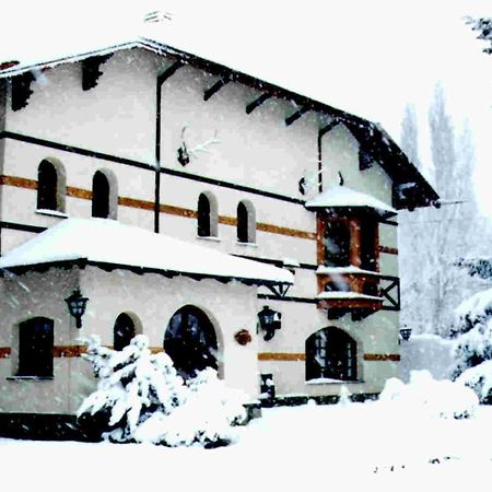 Hosteria La Posta Del Cazador San Martín de los Andes Екстериор снимка