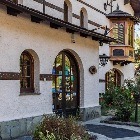 Hosteria La Posta Del Cazador San Martín de los Andes Екстериор снимка