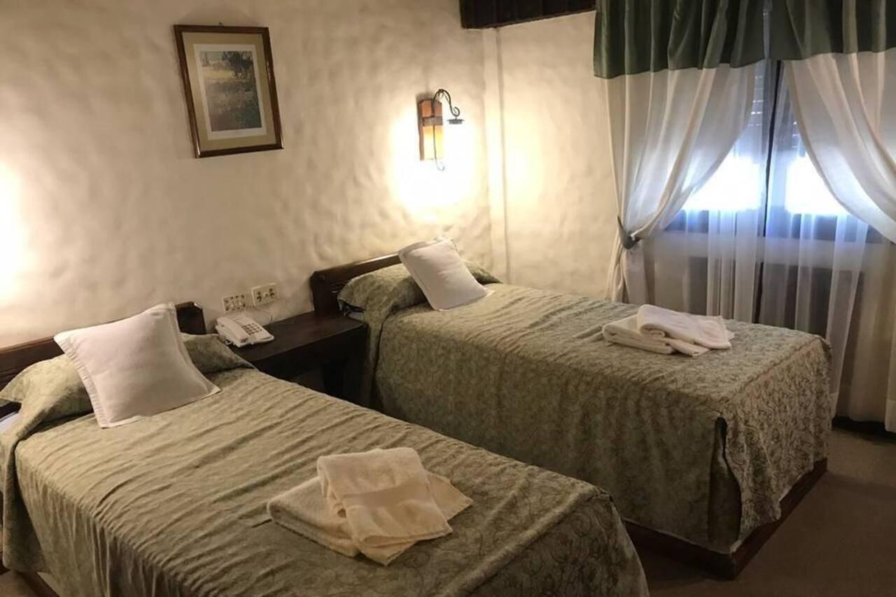 Hosteria La Posta Del Cazador San Martín de los Andes Екстериор снимка