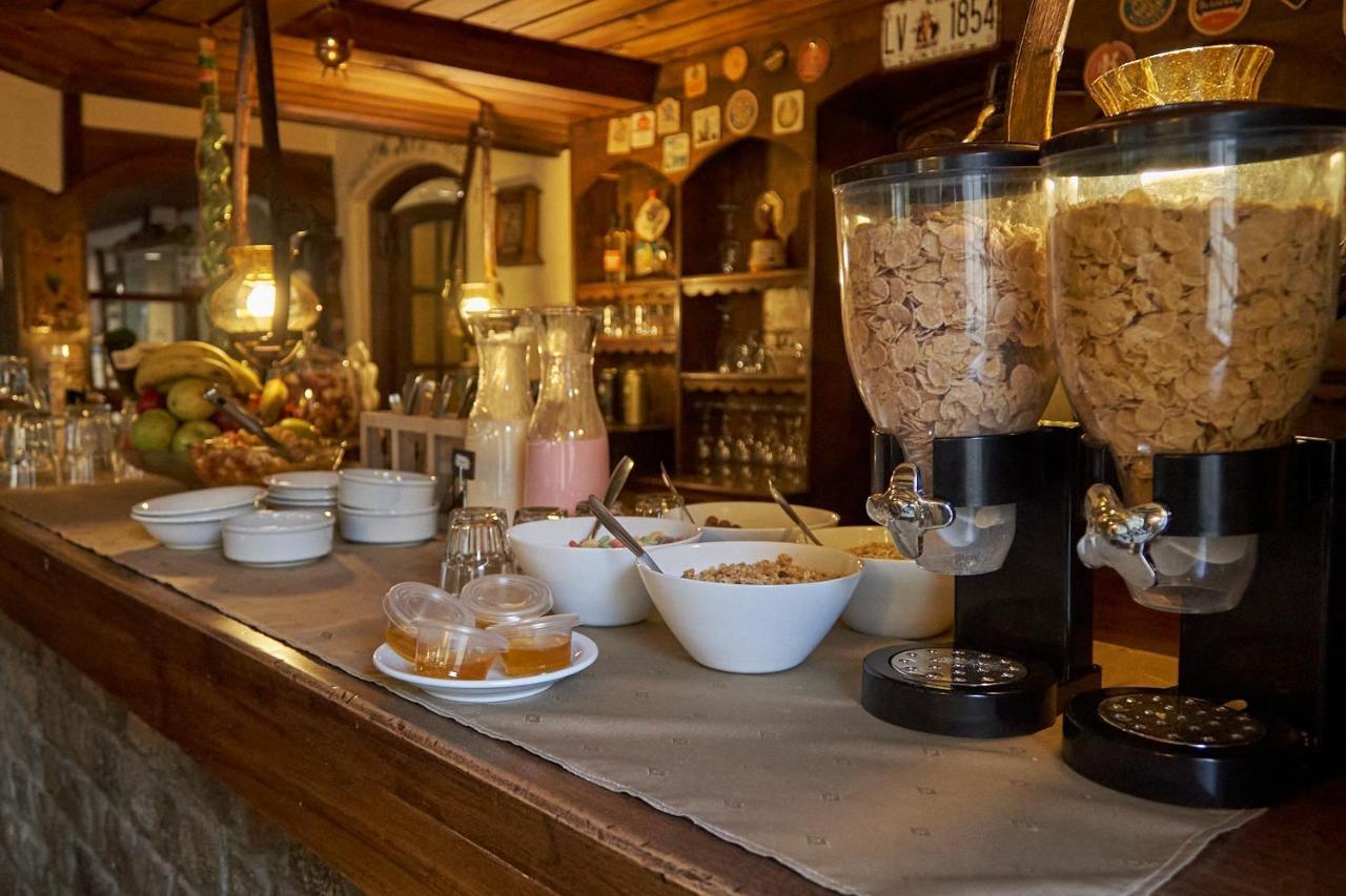 Hosteria La Posta Del Cazador San Martín de los Andes Екстериор снимка