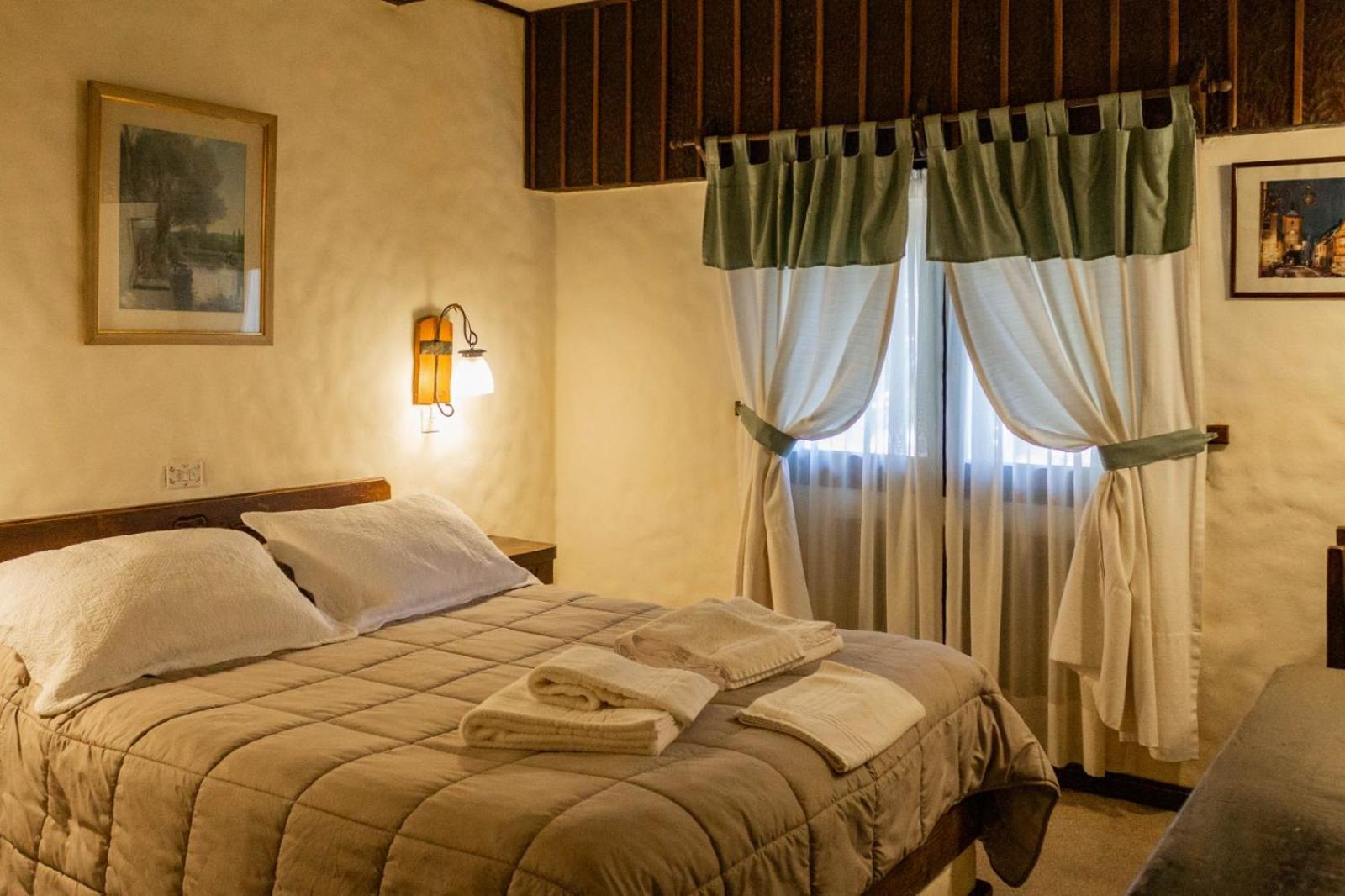 Hosteria La Posta Del Cazador San Martín de los Andes Екстериор снимка