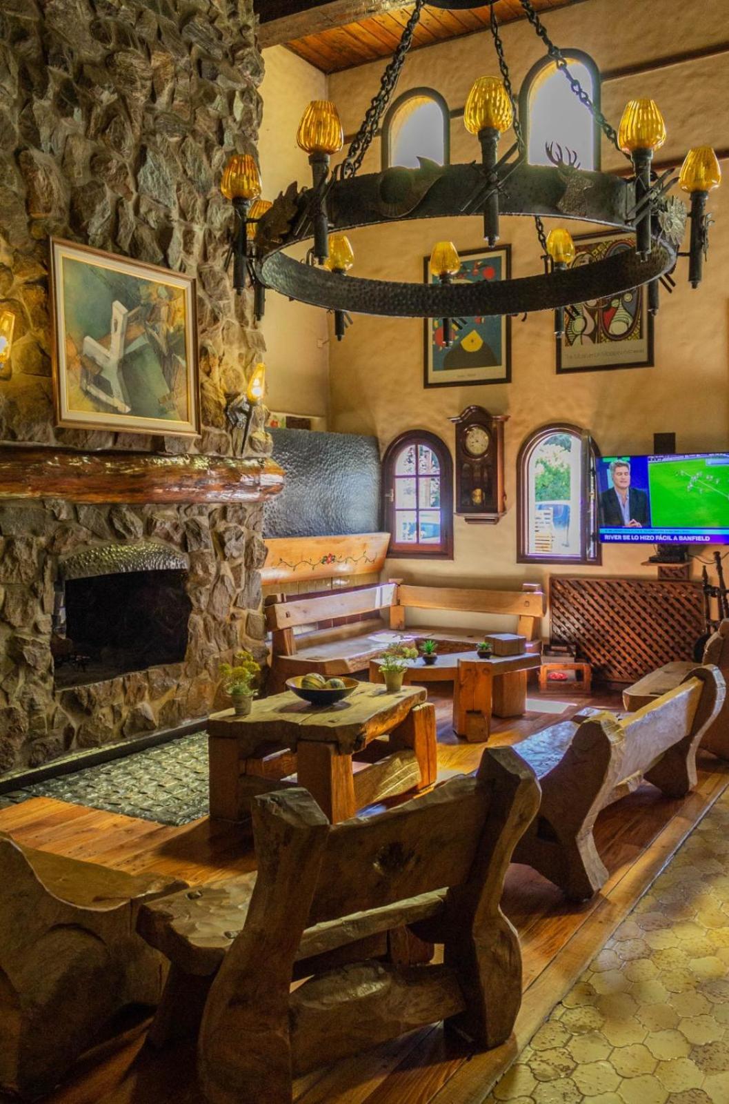 Hosteria La Posta Del Cazador San Martín de los Andes Екстериор снимка