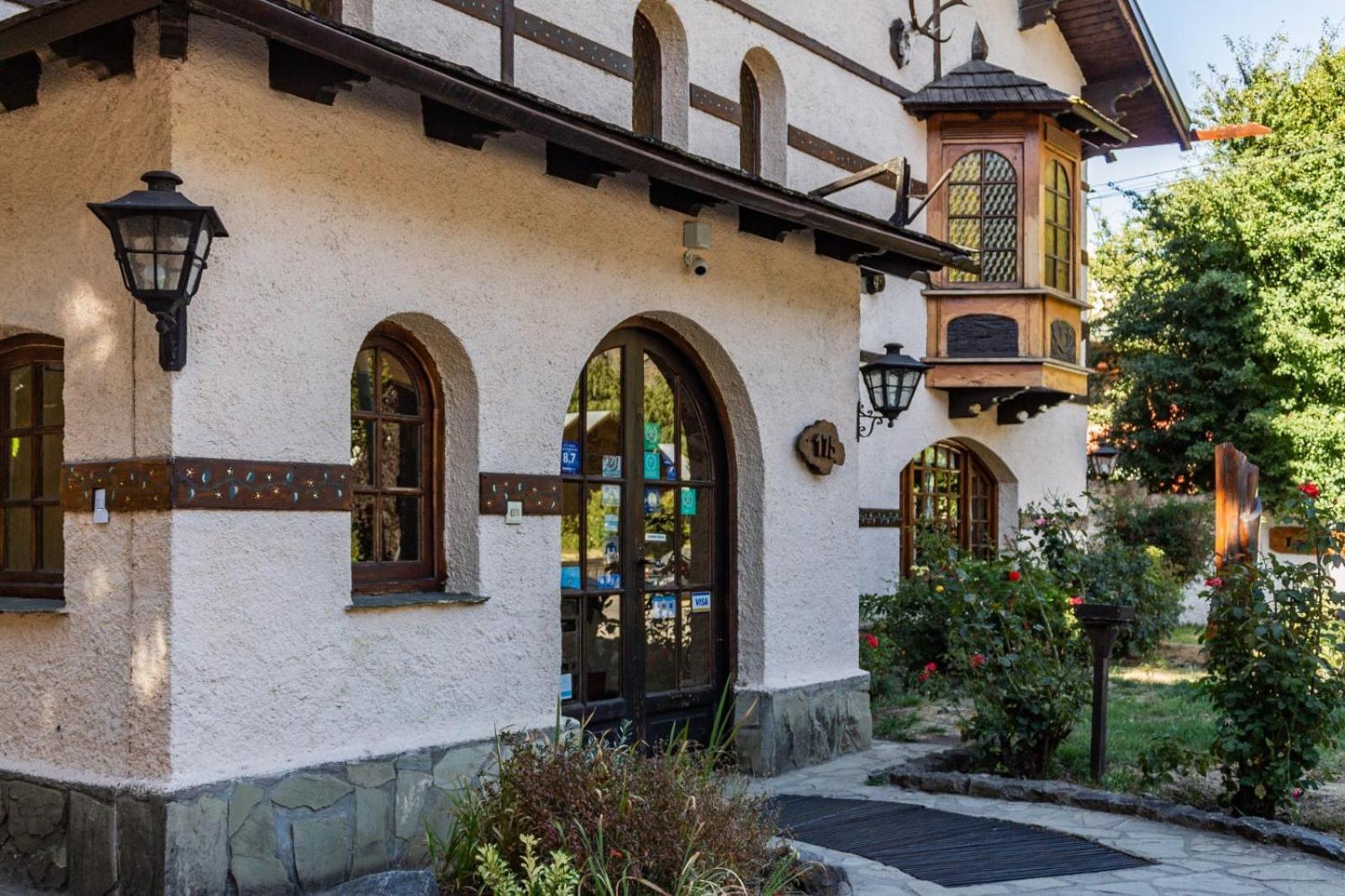 Hosteria La Posta Del Cazador San Martín de los Andes Екстериор снимка