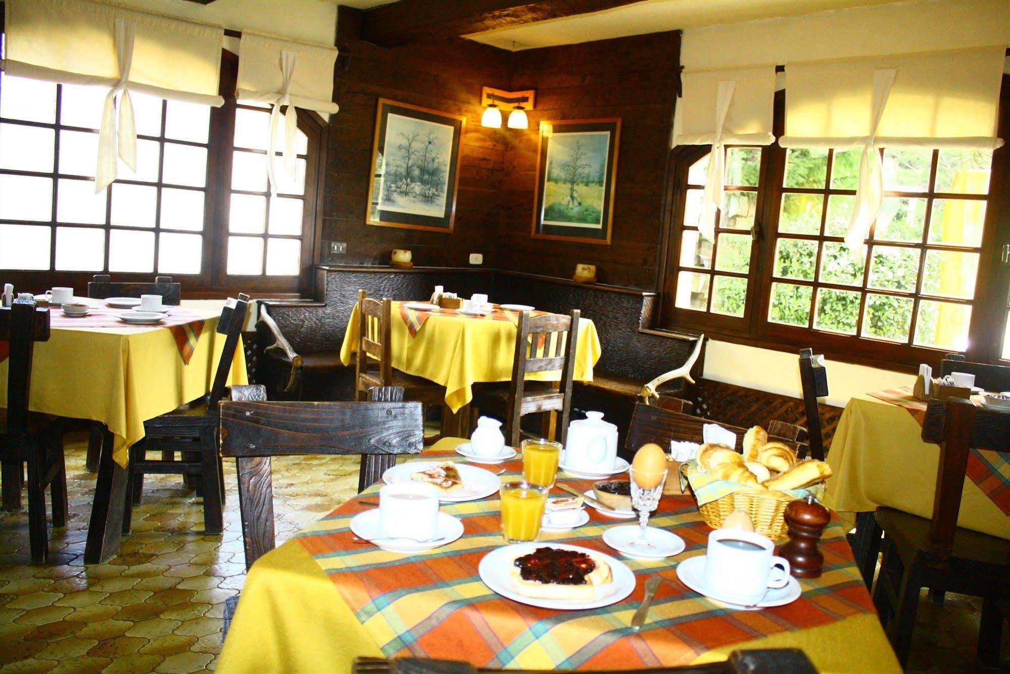 Hosteria La Posta Del Cazador San Martín de los Andes Екстериор снимка