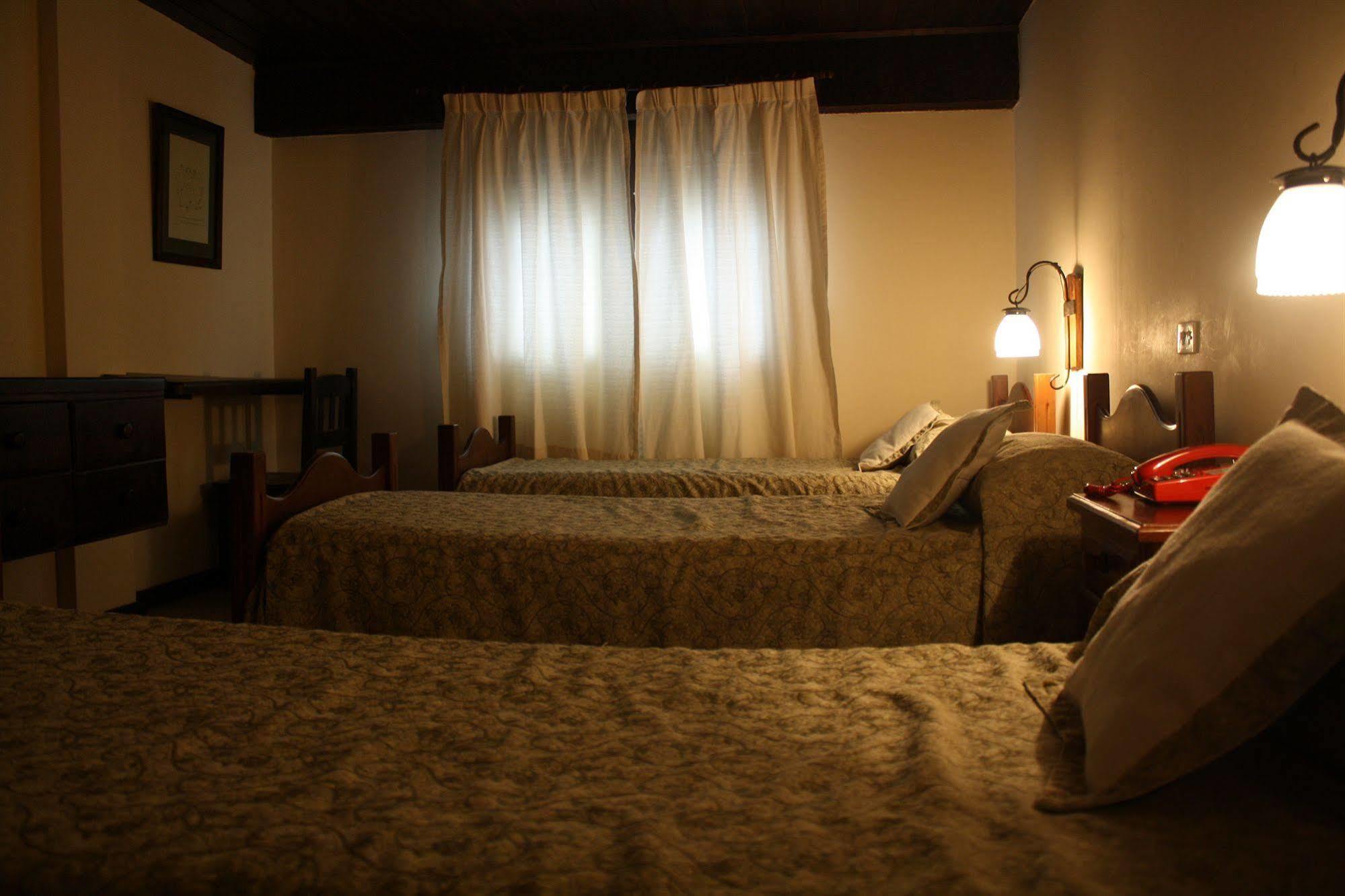 Hosteria La Posta Del Cazador San Martín de los Andes Екстериор снимка