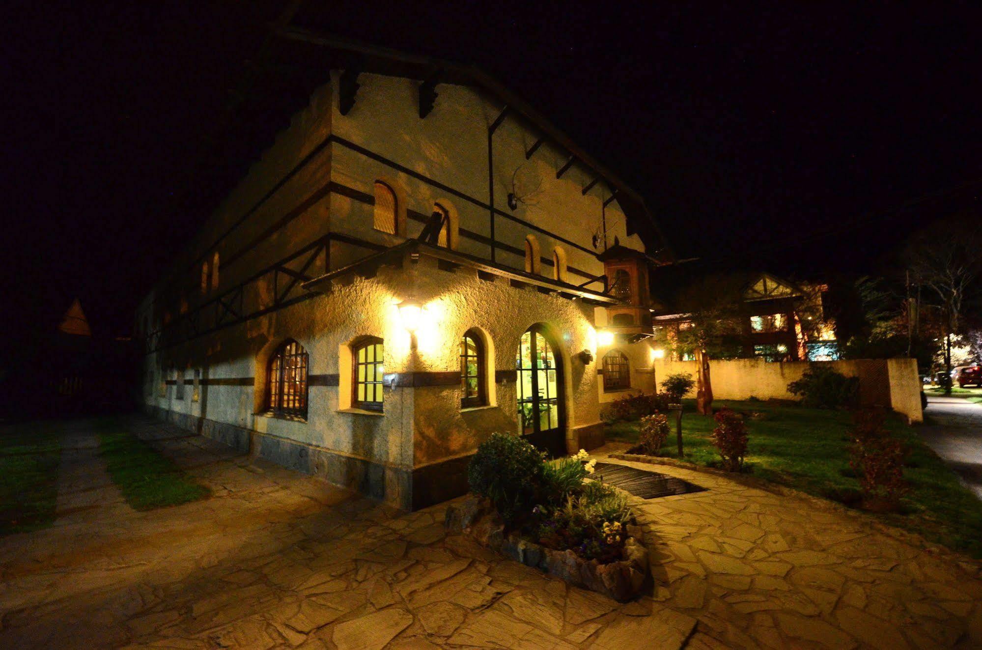 Hosteria La Posta Del Cazador San Martín de los Andes Екстериор снимка