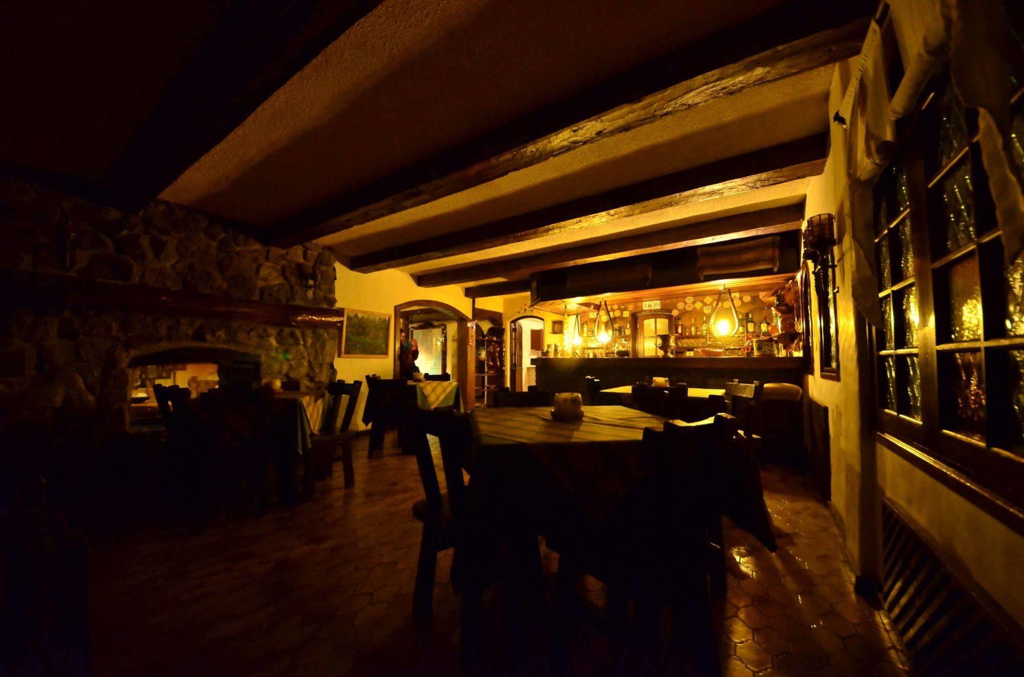 Hosteria La Posta Del Cazador San Martín de los Andes Екстериор снимка