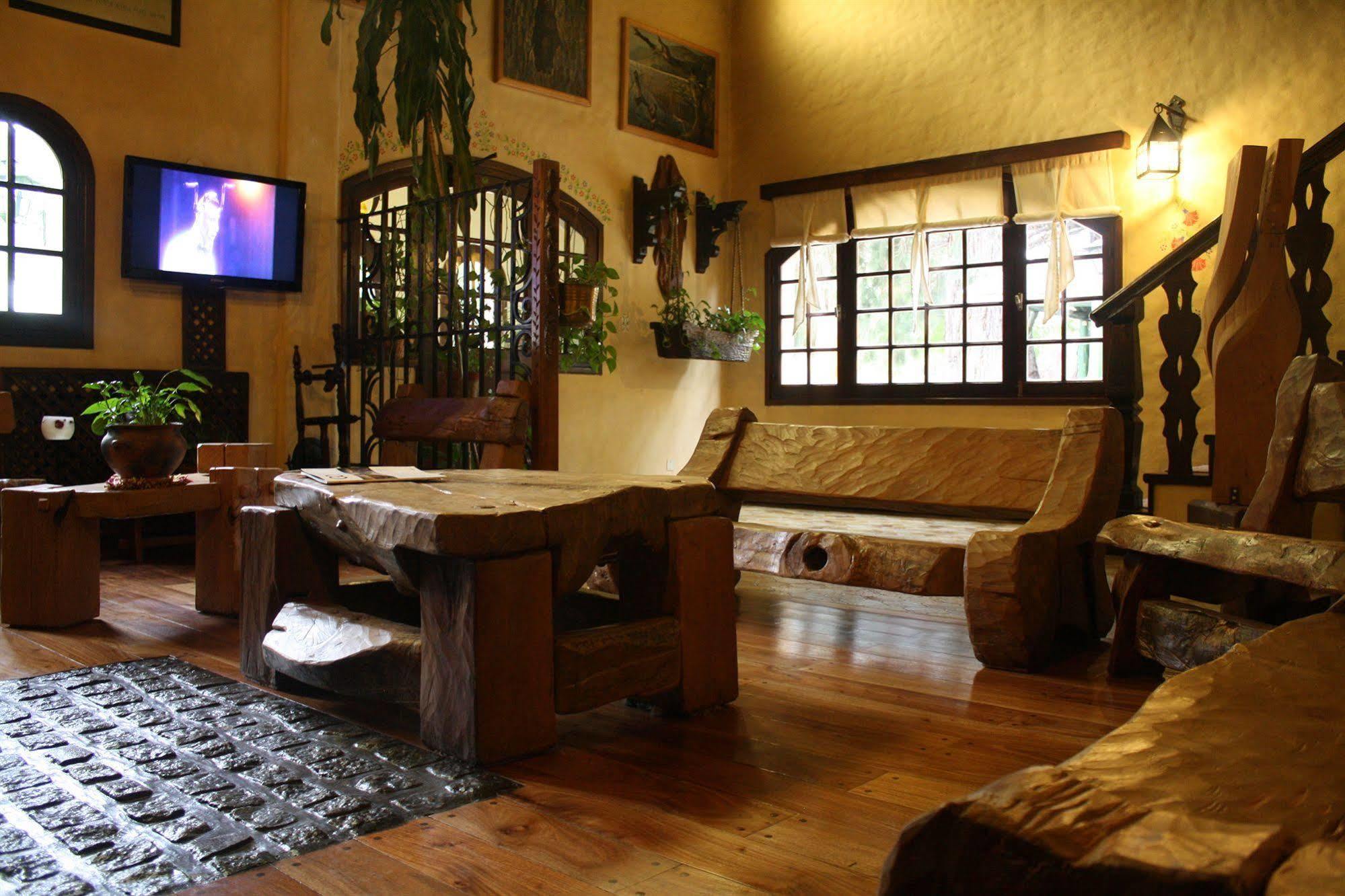Hosteria La Posta Del Cazador San Martín de los Andes Екстериор снимка